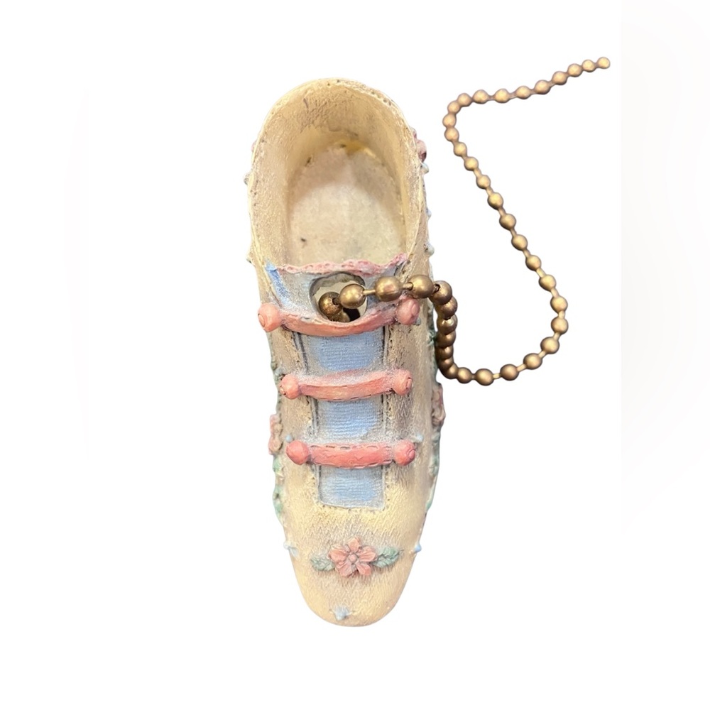Ceramic antique shoe shaped pull chain - Picture 2 of 4